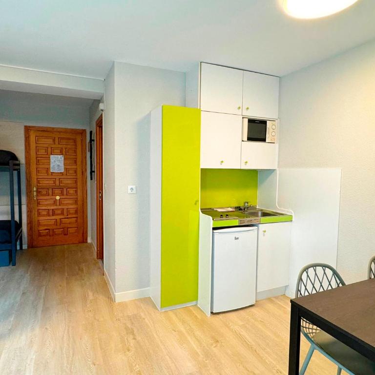 Apartamentos Midi 3000 - Estudio Superior - 13