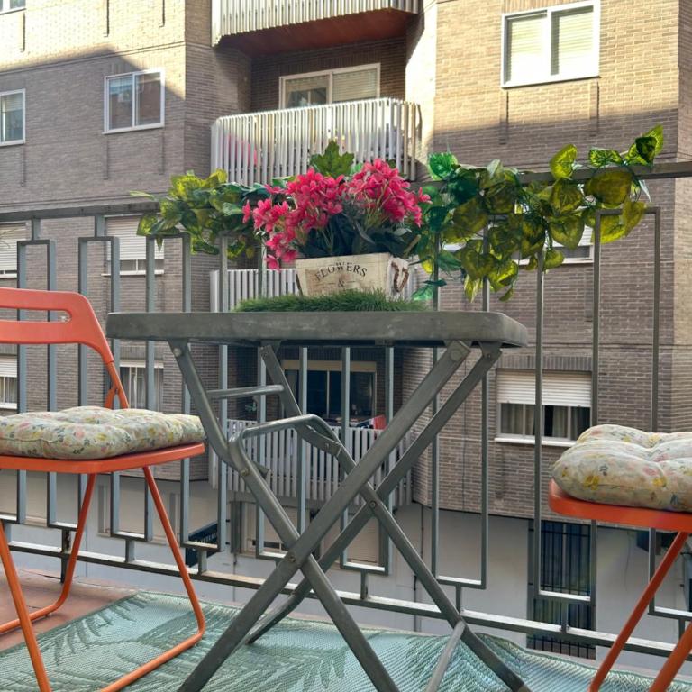 Céntrico piso con aparcamiento gratuito - Apartment - 11