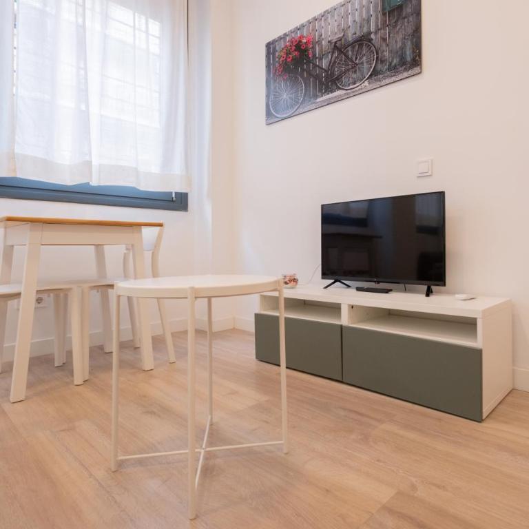 ABC Apartments Vistalegre II - One-Bedroom Apartment - 5