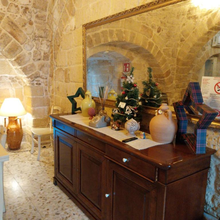 DOMUS CESARE - dimora storica totalmente in pietra nel cuore del centro storico con cabina doccia pietra in camera e zona relax esterna-historic residence entirely made of stone in the heart of the historic center with stone shower cabin in the room - Casa Vacanze - 42