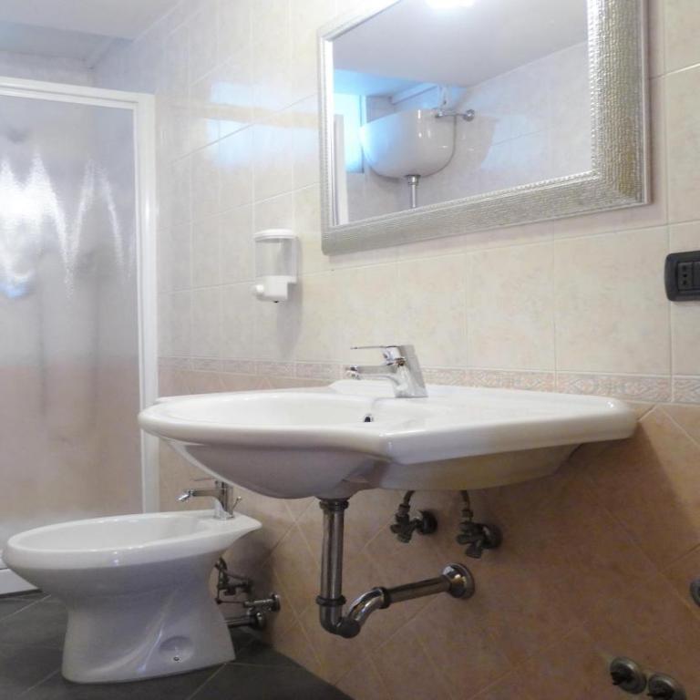 Hotel Millerose - Triple Room with Private External Bathroom - 4
