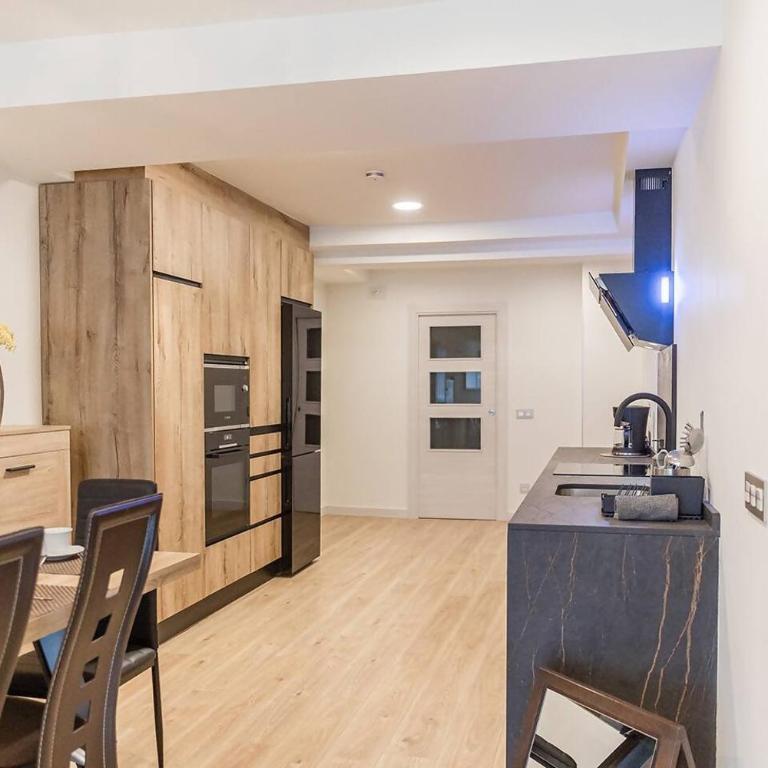 Espacioso apartamento a 9 min playa - Apartamento - 25