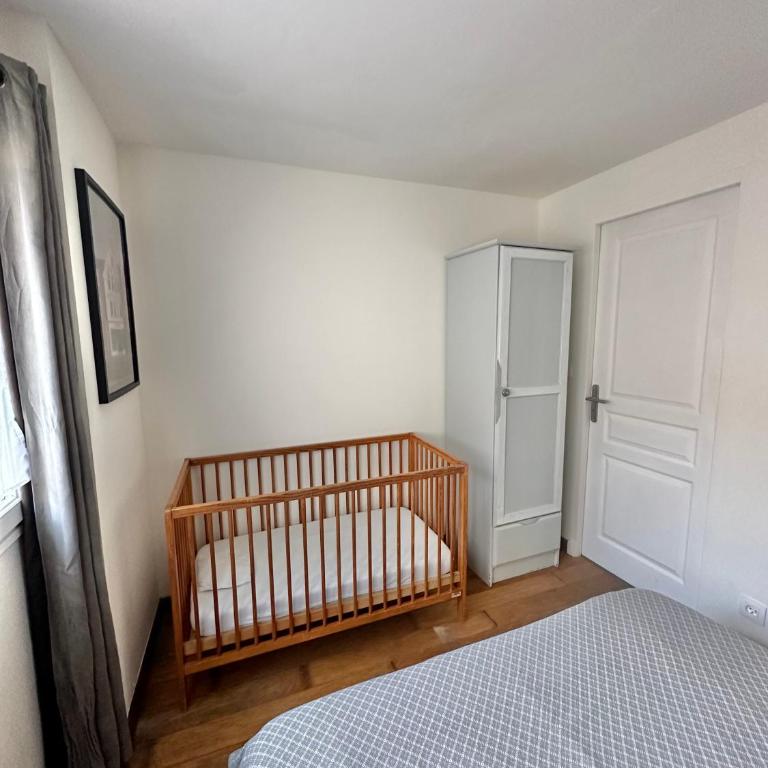 RDC avec Courette - jusqu'à 6 pers - Plage à 100m - Two-Bedroom Apartment with Terrace - 7