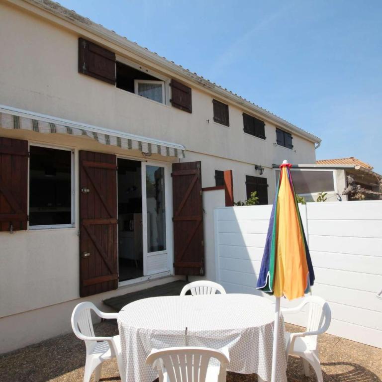 Maison T2 cabine 4 couchages, terrasse cloturée, résidence Sun village avec piscine commune, 300m de la plage à PORTIRAGNES PLAGE LRSUNR6 - Casa con 2 Camere da Letto - 2