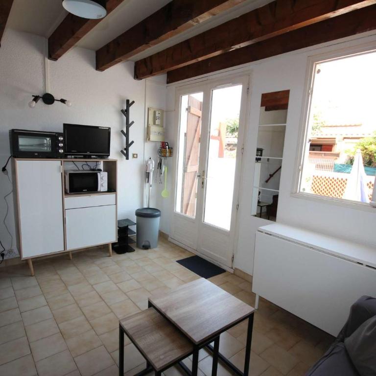 Maison T2 cabine 4 couchages, terrasse cloturée, résidence Sun village avec piscine commune, 300m de la plage à PORTIRAGNES PLAGE LRSUNR6 - Casa con 2 Camere da Letto - 3