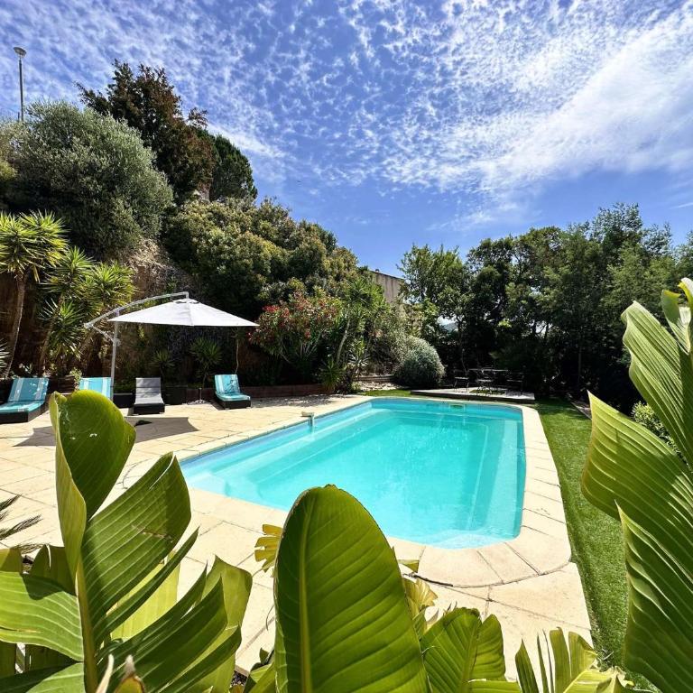 Villa Paloma pour 6 personnes avec piscine privée, à deux pas du Golf de Valcros, à La Londe-Les-Maures - Casa - 1