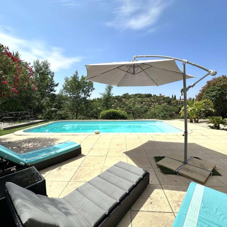 Villa Paloma pour 6 personnes avec piscine privée, à deux pas du Golf de Valcros, à La Londe-Les-Maures - Casa - 5