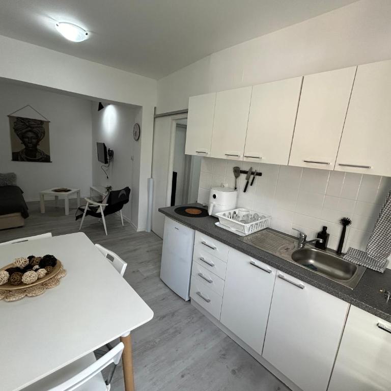 Apartments Mitende - Apartman s 1 Spavaćom Sobom i Balkonom - 2