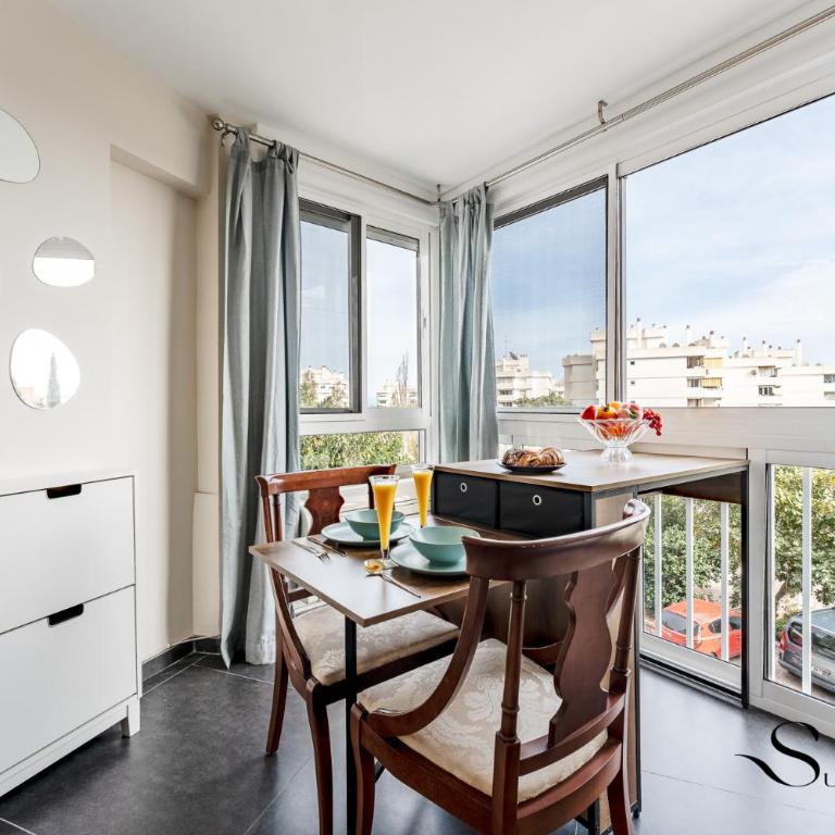 Stylish Retreat 1Bed, Pool, Sleeps 3 - Apartamento de 1 dormitorio con vistas al mar - 4