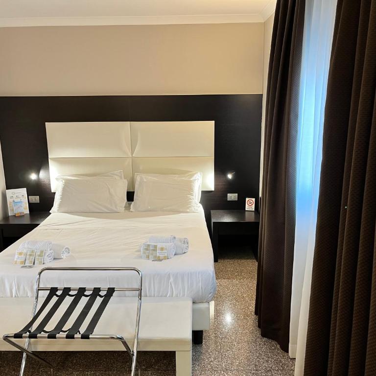EH Suites Rome Airport Euro House Hotels - Camera Matrimoniale Deluxe - 3
