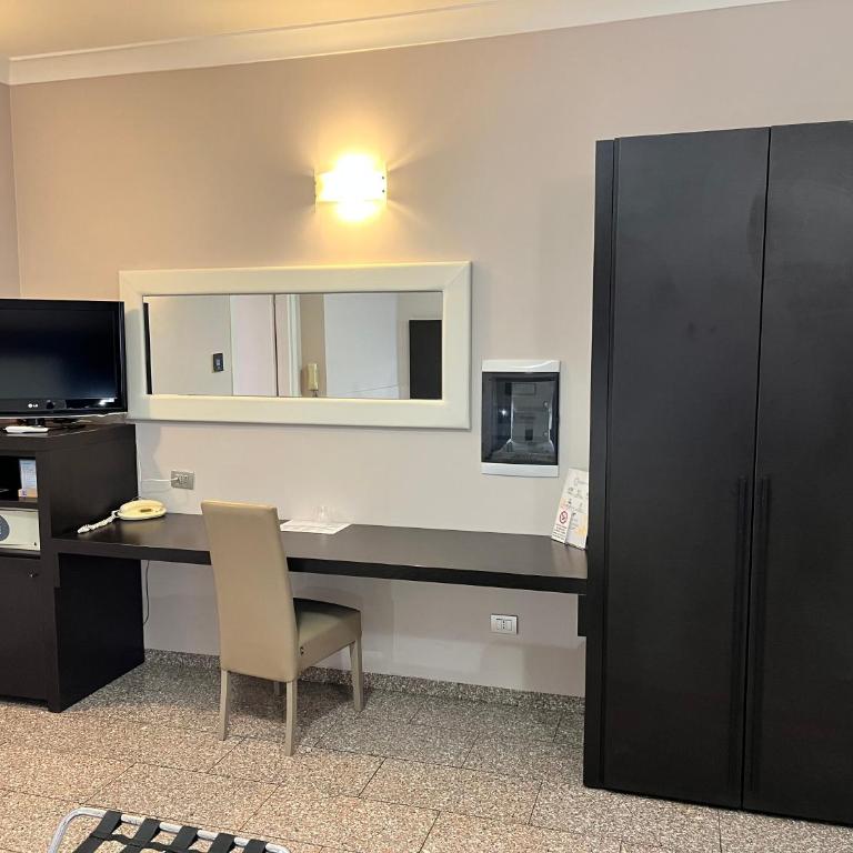 EH Suites Rome Airport Euro House Hotels - Camera Tripla Deluxe - 7
