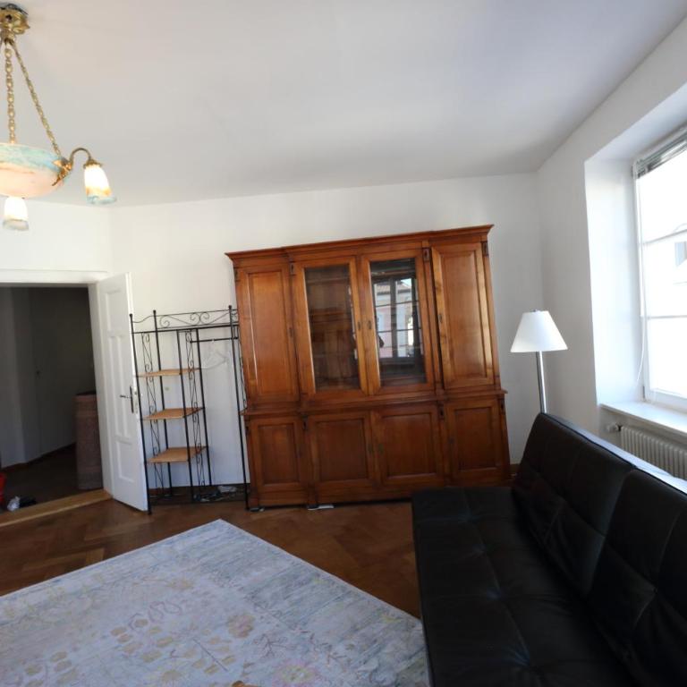 Altbautraum am Gärtnerplatz 120 m2 - Three-Bedroom Apartment - 2