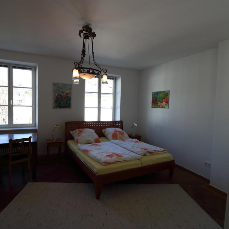 Altbautraum am Gärtnerplatz 120 m2 - Three-Bedroom Apartment - 15