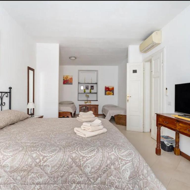 B&B Affittacamere Via del Centro - Camera Quadrupla con Bagno Privato Esterno - 11
