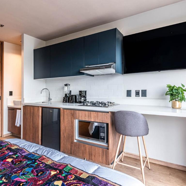 Be Local Aparthotel - Loft with balcony & kitchenette - 6