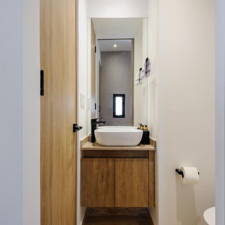 Casa Colon - One-Bedroom Apartment - 16