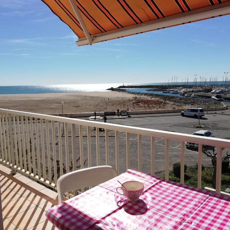 Superbe appartement avec vue sur mer et port, parking privé - One-Bedroom Apartment - 4