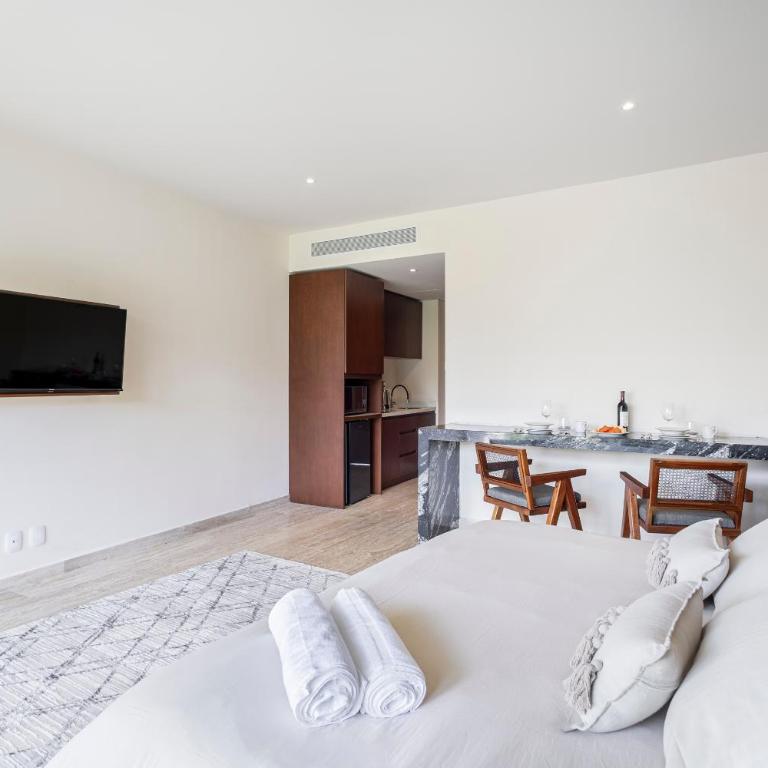 Cozy Studio in the Jungle, balcony and Pool view - Estudio con vistas al jardín - 3