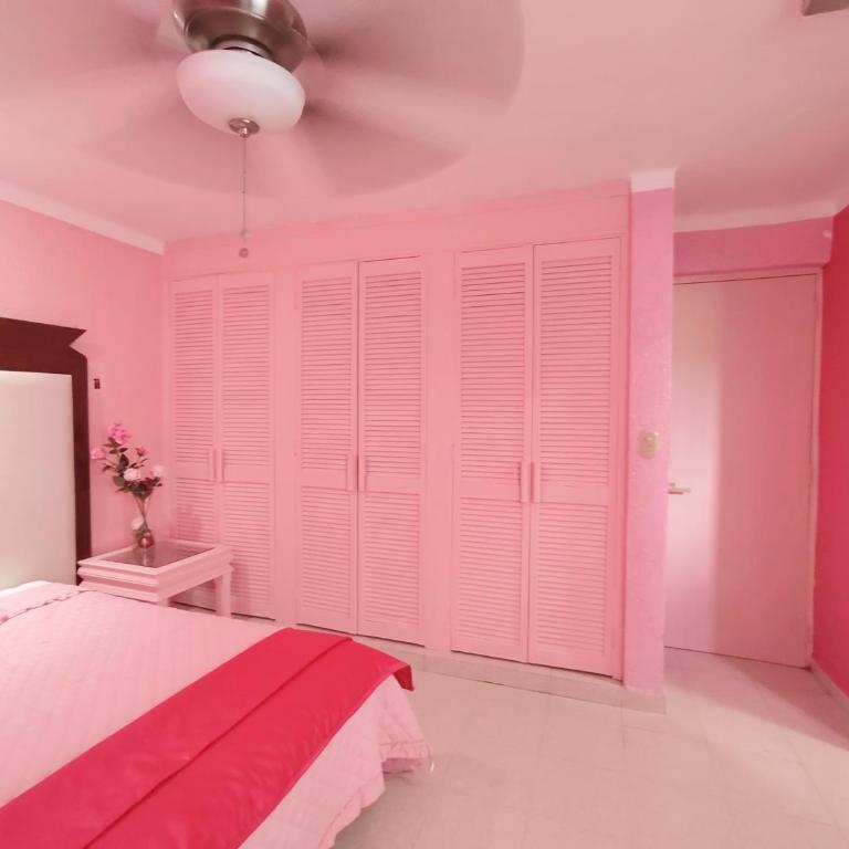Barbie home - Deluxe Queen Room - 2