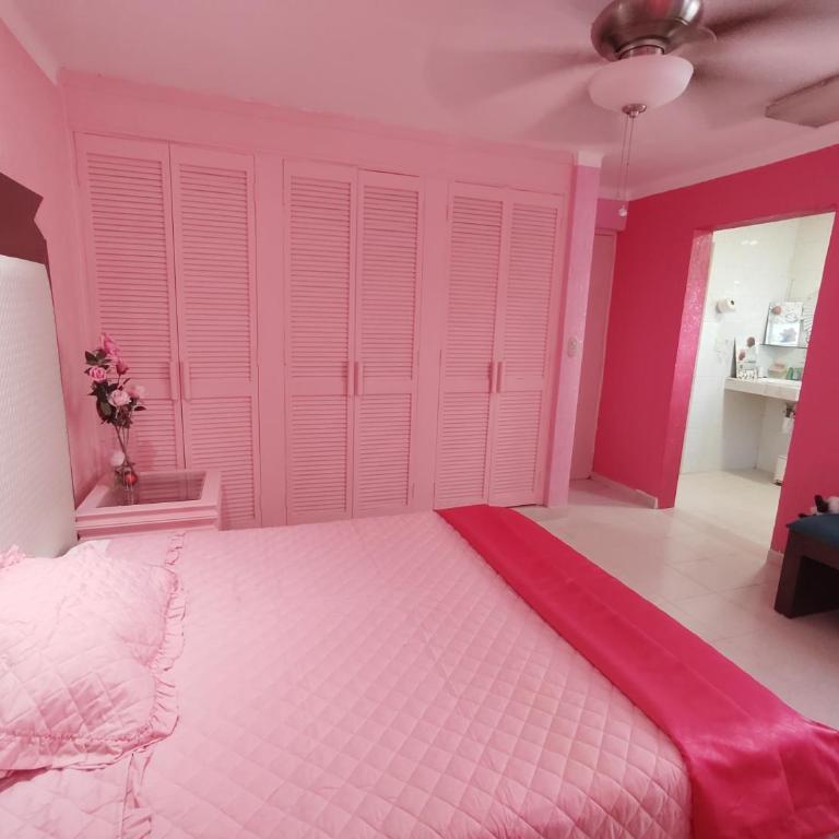Barbie home - Deluxe Queen Room - 1