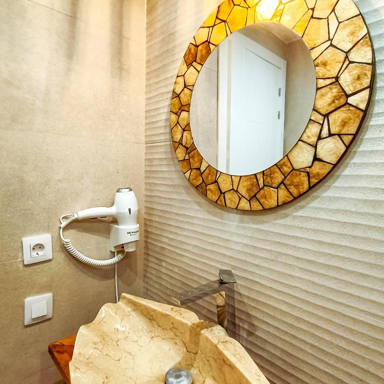 Chakra House Fuerteventura - Boutique Guesthouse for Conscious Travelers - Habitación Doble con baño privado externo - 1 o 2 camas - 5