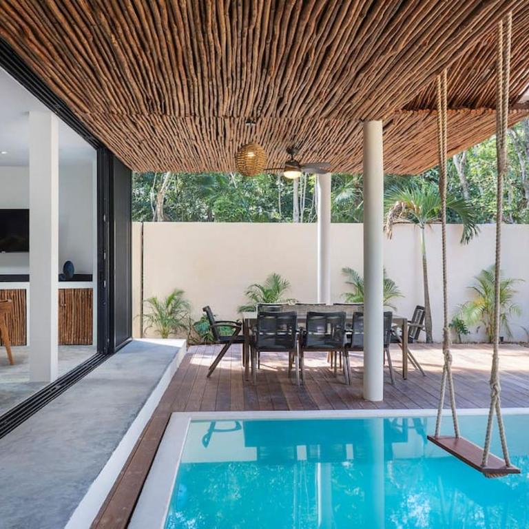 Twin Villas 8BR, Concierge, Gated ,Jacuzzi, Paddle court - Villa - 8