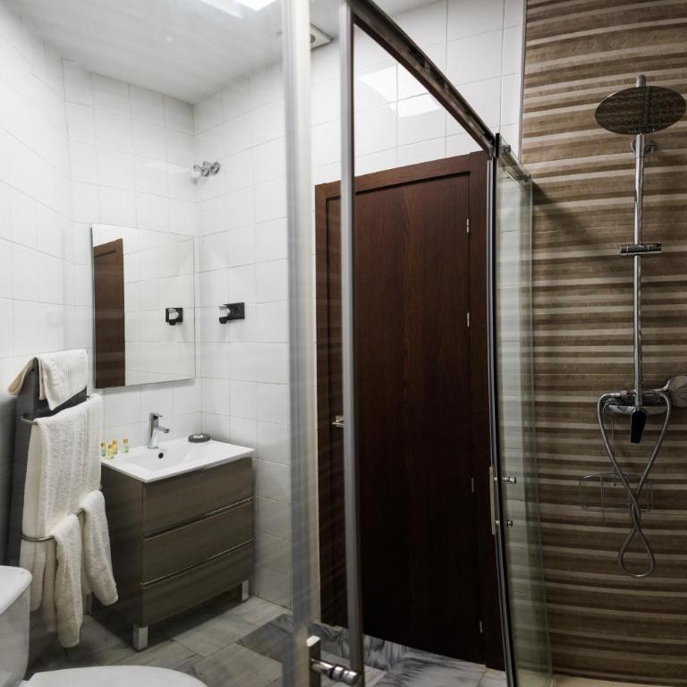 Apartamentos Reyes Católicos by Medina Living - Studio Apartment - 12