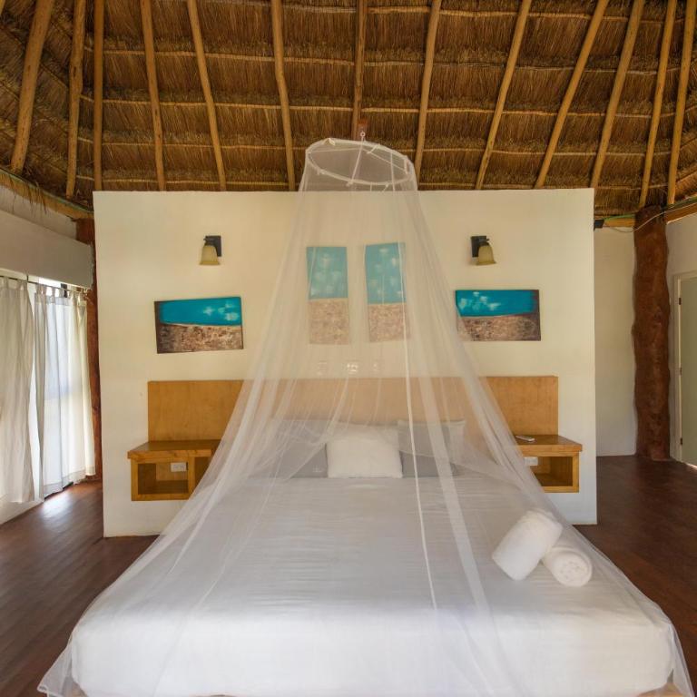 Kabañas & Beach Club Ojo de Agua - King Room with Pool View - 4