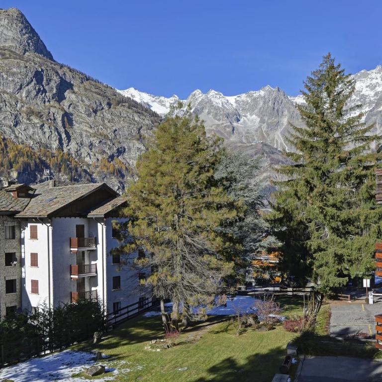 Dulci du Mont Blanc - One-Bedroom Apartment with Balcony and Mountain View - 33