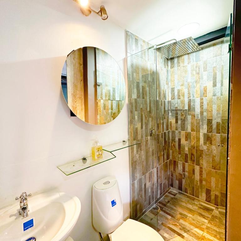 11 Bedroom-2 floors Apartment Jacuzzi & Rooftop Pool at Poblado - Apartamento con balcón - 40