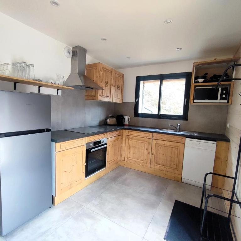 Le Bois Cosy appartement 4 étoiles 6 personnes, ACCES SKI ALPE D'HUEZ GRAND DOMAINE A 3 K M - Appartement 2 Chambres - Vue sur Lac - 32