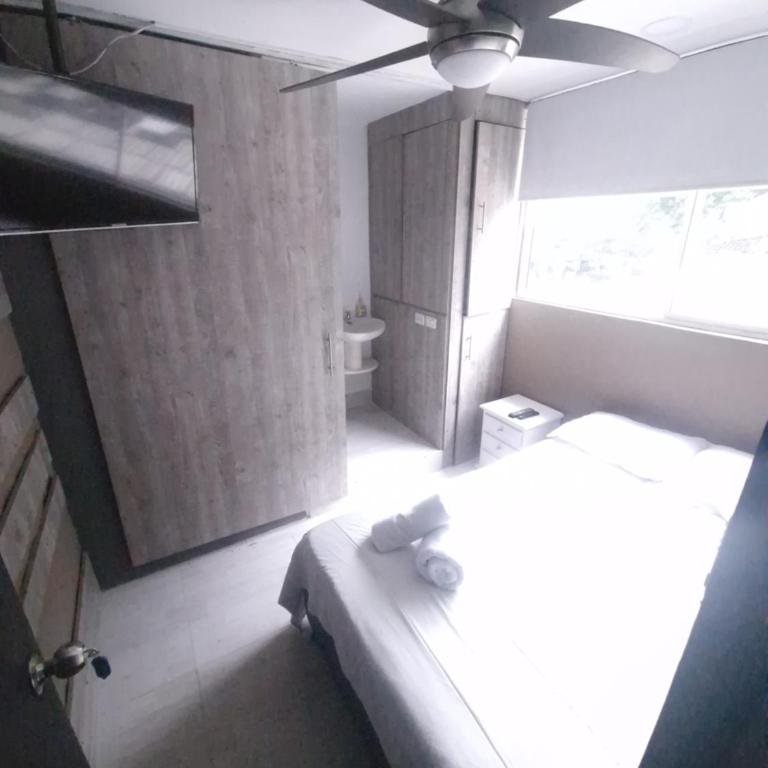 11 Bedroom-2 floors Apartment Jacuzzi & Rooftop Pool at Poblado - Apartamento con balcón - 53