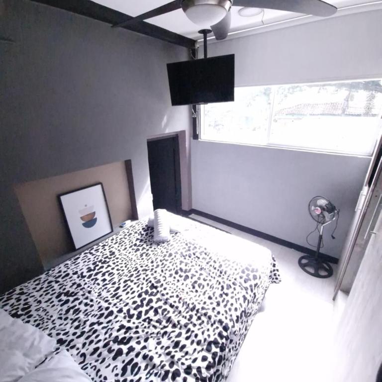 11 Bedroom-2 floors Apartment Jacuzzi & Rooftop Pool at Poblado - Apartamento con balcón - 37