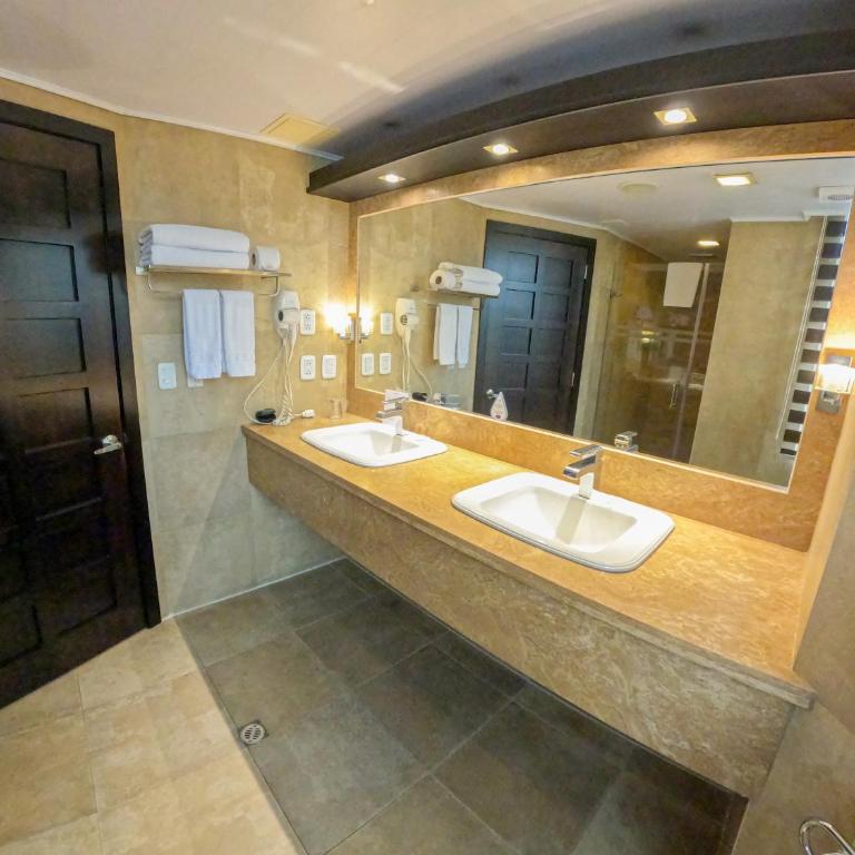 Mercure Alameda Quito - Suite Deluxe con cama extragrande - 10