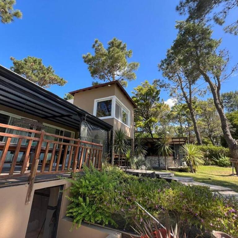 Carilo para 10, frente al golf con Pileta Climatizada! - Casa de 4 dormitorios - 7
