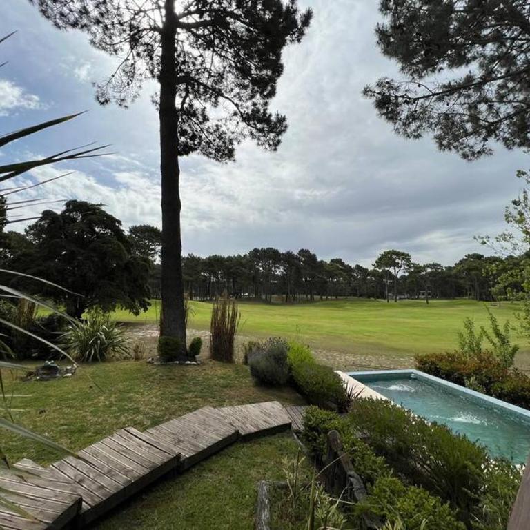 Carilo para 10, frente al golf con Pileta Climatizada! - Casa de 4 dormitorios - 9