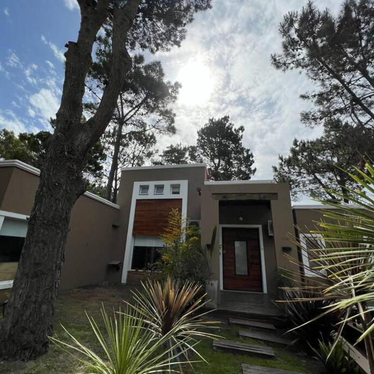 Carilo para 10, frente al golf con Pileta Climatizada! - Casa de 4 dormitorios - 16