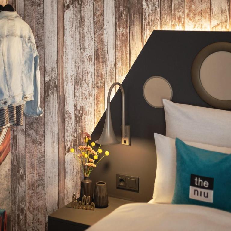 Holiday Inn - the niu, Brass Munich Olympiapark by IHG - Premium Queen Room - 4