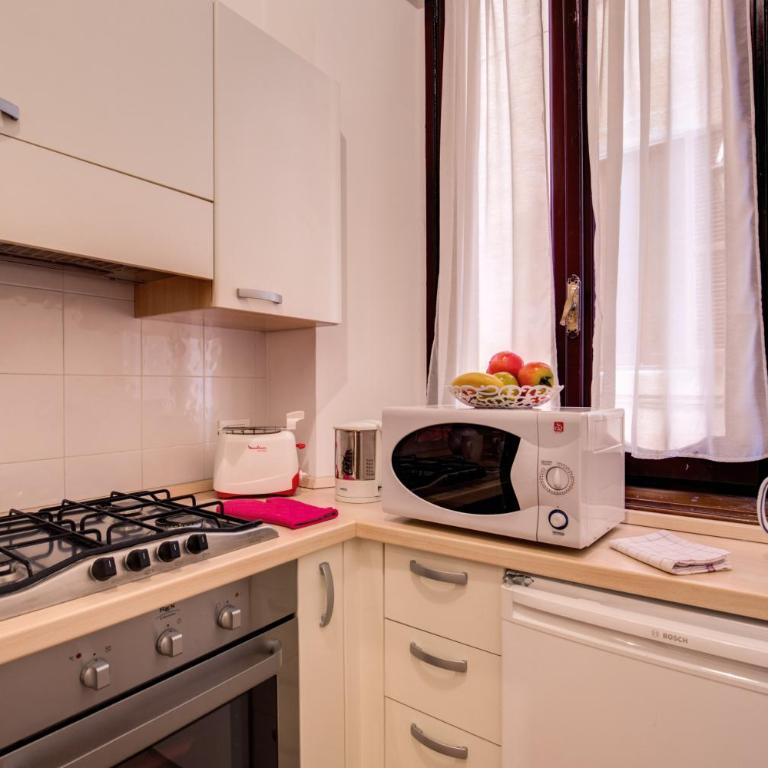 Navona Flowers - Appartamento con 2 Camere da Letto - 13