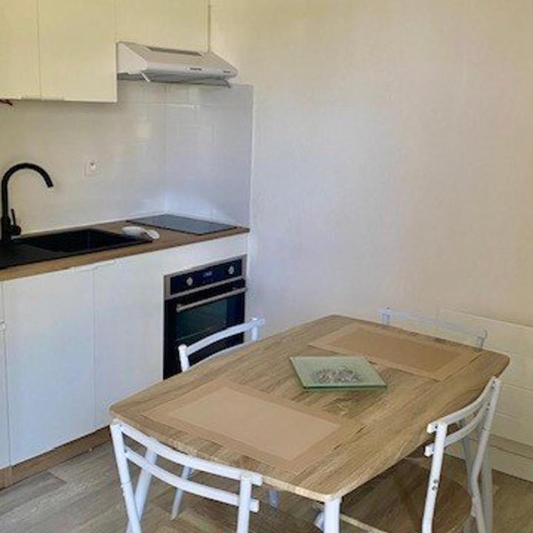 Studio confortable avec balcon, WIFI, proche cures - Estudio - 8