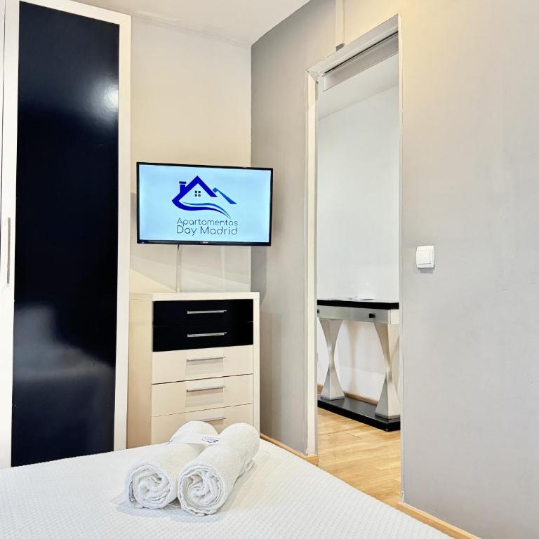 Apartamentos Day Madrid CALLAO II - Two-Bedroom Apartment - 2