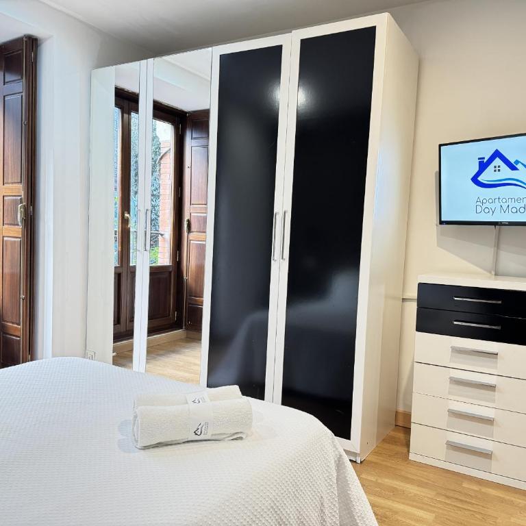 Apartamentos Day Madrid CALLAO II - Two-Bedroom Apartment - 14