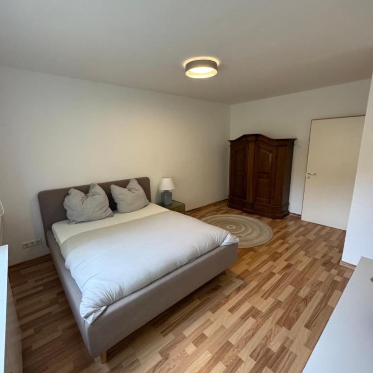 Quiet Family Apartment - 10 min to Center & Oktoberfest - Free Parking - Balcony - near Nymphenburg Palace & Botanical garden - Apartment mit 3 Schlafzimmern - 5