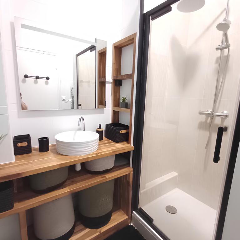 90m Cathédrale - Plein centre- 2ch - 4 couchages - 6 personnes - Appartement 2 Chambres - 6
