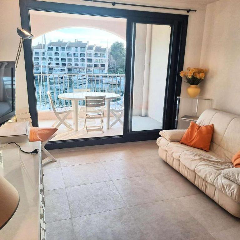 Marcogdu- Proche de Saint-Tropez Appartement pour 4 personnes avec vue sur la marina - Apartment with Sea View - 11