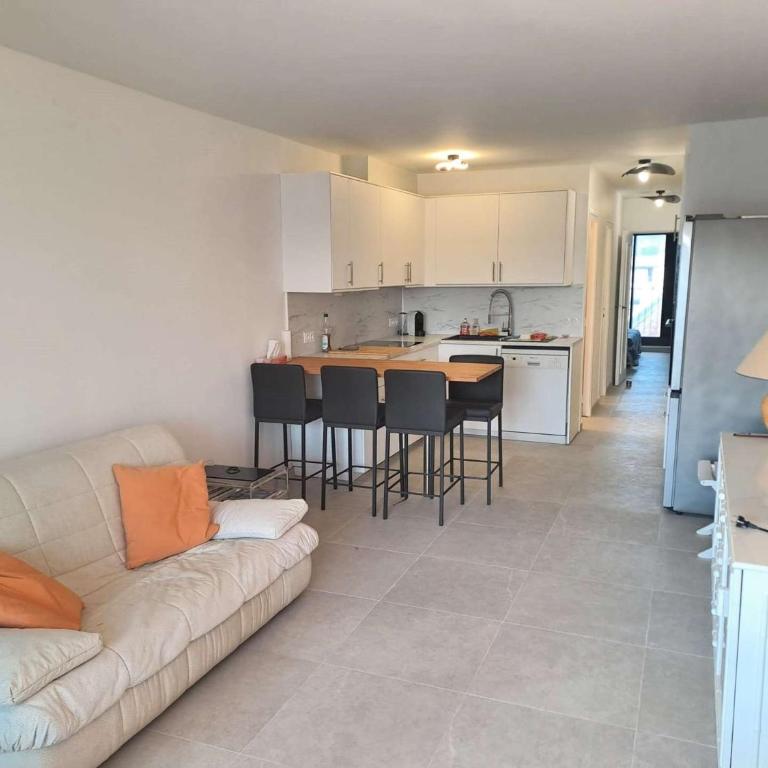 Marcogdu- Proche de Saint-Tropez Appartement pour 4 personnes avec vue sur la marina - Apartment with Sea View - 9