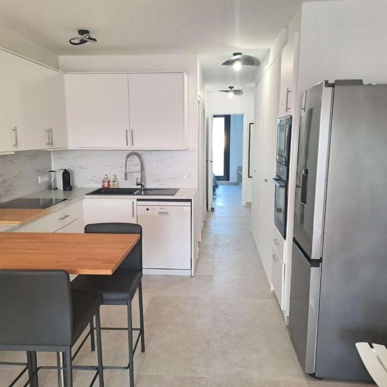 Marcogdu- Proche de Saint-Tropez Appartement pour 4 personnes avec vue sur la marina - Apartment with Sea View - 8