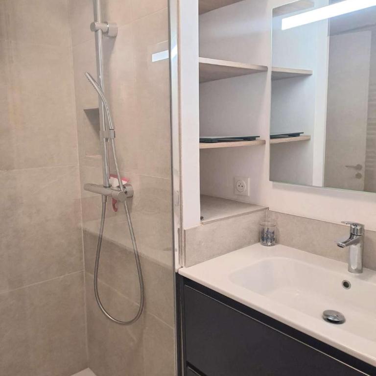 Marcogdu- Proche de Saint-Tropez Appartement pour 4 personnes avec vue sur la marina - Apartment with Sea View - 6