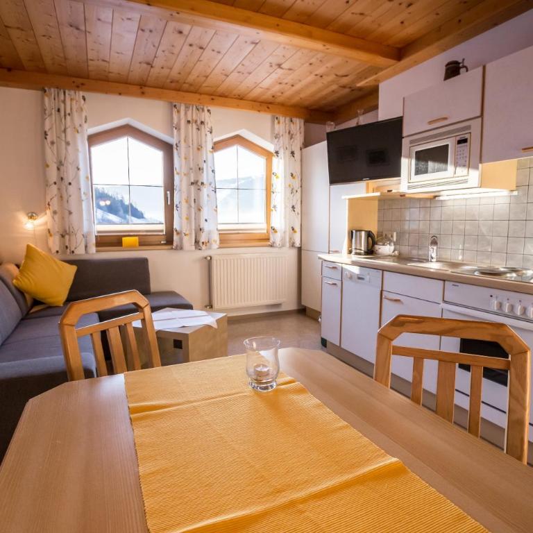 Aparthaus Birkenheim - Two-Bedroom Apartment (2-3 Adults) with Balcony - 3