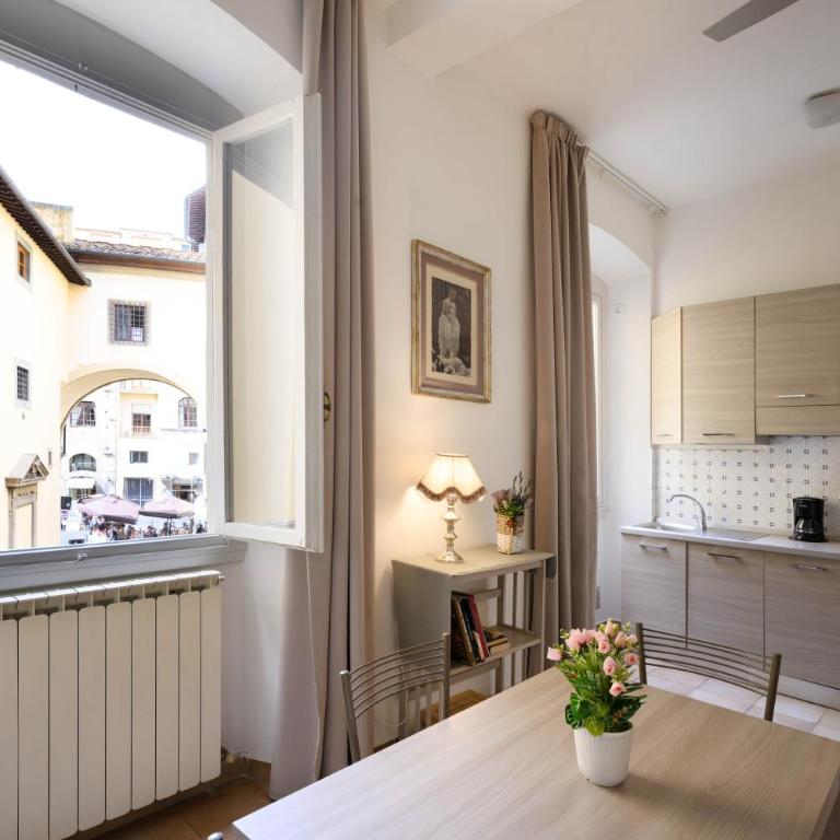 Romantic Ponte Vecchio - One-Bedroom Apartment - 11